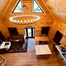 Bourbon Retreat With Hot Tub-7, hotel in Harrodsburg
