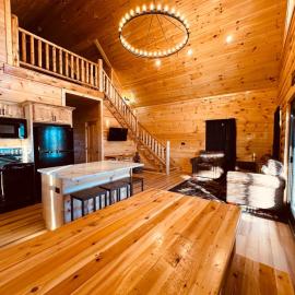 Bourbon Retreat With Hot Tub-9