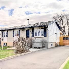 Family-Friendly Spacious 2BR Cozy Basement Suite - Near Attractions - Sleepsn5, hotel in Longueuil