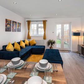 Guild Lodge 3 Bedrooms 3 Bathroom Home - Fast London Access, hotel in Erith