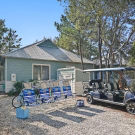 Beach Bungalow, 3 Min Walk to Beach, Golf Cart, 4 bikes, Wagon, hotel di Seacrest