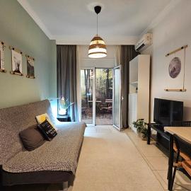 Walk Everywhere - Peaceful, Lovely, 1st floor, flat near Agias Sofia Church, hotell Thessaloníkis