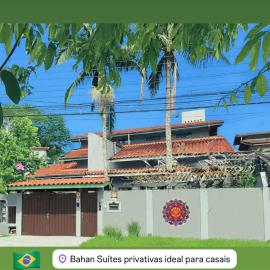 Pousada Bahan Suites privativas - ideal para Casais, hotel v mestu Ubatuba
