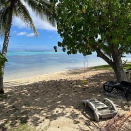 3BR Beachfront Villa Steps from the Lagoon、Paopaoのホテル