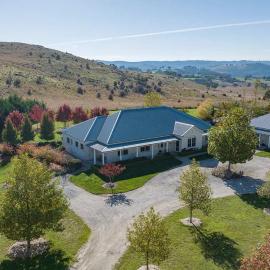 Luxe Countryside Home - Amazing Views Sleeps 6، فندق في Byng