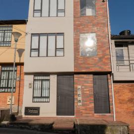 Denier House Fuente de los Rosales - A 5 minutos de Centros Comerciales، فندق في إباغويه