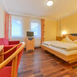 Viesnīca Hotel Peterhof pilsētā Dietenheim