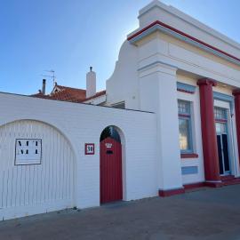 The Merredin Treasury, Heritage House, sleeps 9, hotel sa Merredin