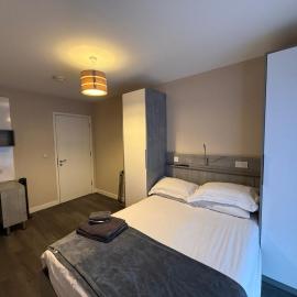 Magna House, hotell i Egham