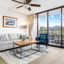 Breezy condo with private lanai, pool, & beach access, hotel u gradu Honolulu