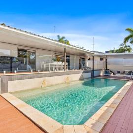 The Chill House - Heated Pool - Entertainment Area