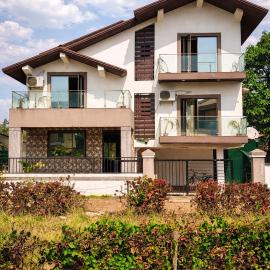 Hangout Villa, hotel in Malavli