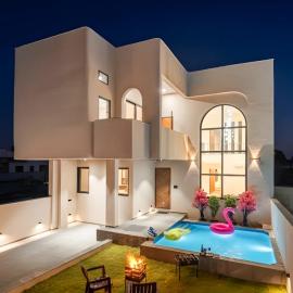 StayVista at Kraya Villa with Pet Friendly, BBQ, Bonfire, хотел в Jharol