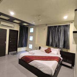 Hotel Shreenathji Inn, hotel a Jāmb