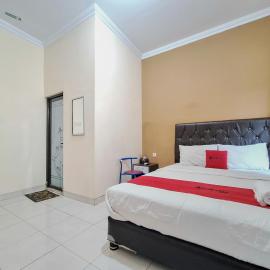 RedDoorz at Greenhouse Tegalwaras Palagan: Beran-kidul şehrinde bir otel