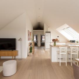 Sunlit Loft Apartment in Valby with Parking for 8, hotel en Copenhague