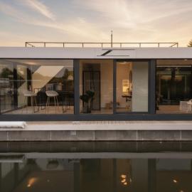 Hausboot - Exklusives Wohnen auf dem Wasser, hotel in Brandenburg an der Havel