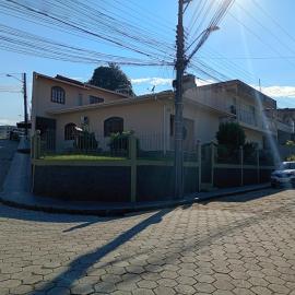 Casa 4 Quartos garagem 3 carros, churrasqueira e ar condicionado,, hotel in São José