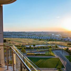 Ad Astra Studio Apartment - Waterfall: Midrand şehrinde bir otel