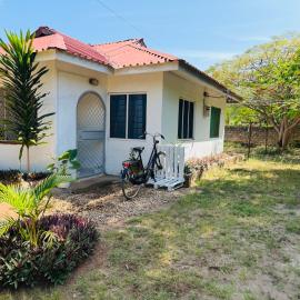 Savita House Diani, hotell i Magutu