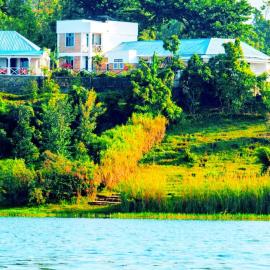 INEZA Guest House, hotel en Ruhondo
