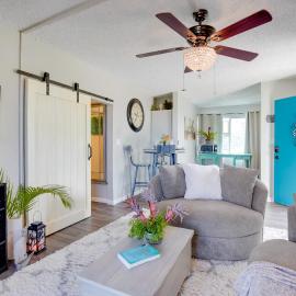 Lanai & Community Pool Access: Sunny Central Condo