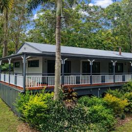 Glenview Paradise - Luxury 4 BR Family stay with Spa near Mooloolaba