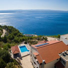 Beachfront Apartments Lara, khách sạn ở Omiš