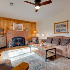Charming Estes Park Cabin w/ 2 Private Patios!