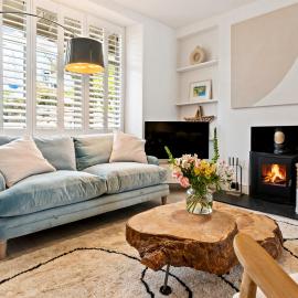 Waterside cottage - log burner - 10 mins to Falmouth، فندق في Flushing