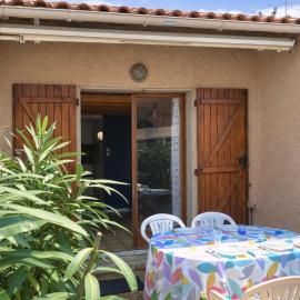 Charming family home in Leucate, hotel u gradu Lekat