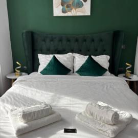 Kromatic 5 Boutique Studios - Old town Center, Hotel in Braşov