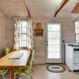 Cozy Vineyard Haven Cottage < 1 Mi to Beach!, Hotel in Vineyard Haven