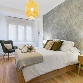 Monet, apartamento con terraza, cuna y trona