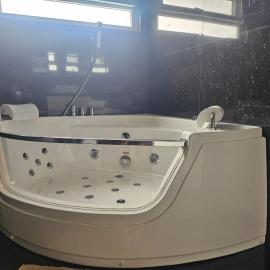 Sheryll Escapes - La Grande Poolside 1 BR with private jacuzzi