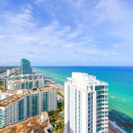 Oceanfront Escape - Rooftop Pool & Beach Access, hotel in Hollywood