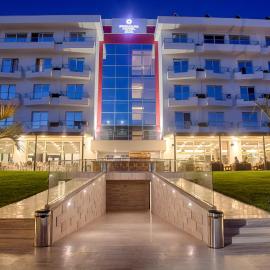 Premium Beach Hotel, hotel a Golem