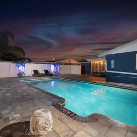 Luxe Retreat with Resort-Style Pool Backyard, hôtel à Holiday