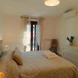 RESIDENZA AURORA - bright spacious House with Garden & outdoor Patio - Ardea - Tor San Lorenzo