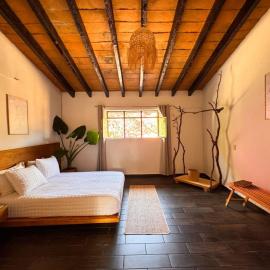 Umbral Habitacion Natural Privada con Baño Compartido, готель у місті Тепостлан