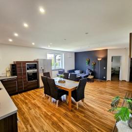 Großzügige Moderne Ferienwohnung 90qm Zentrale ruhige Lage