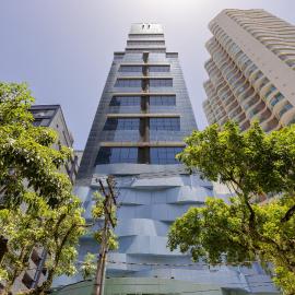 Stay Home Luxo - 1 min da praia do Gonzaga - Estrutura de hotel 4 estrelas - Piscina no Rooftop - Sauna - Academia com vista pro mar, hotel i Santos