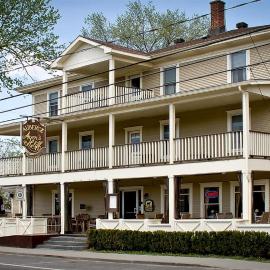Auberge Ayer's Cliff，Ayer's Cliff的飯店