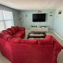 Modern 3BR Home in secure neighborhood with Free Parking & WiFi, hotel v destinaci Riverview