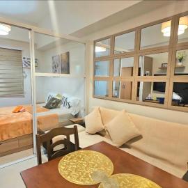RJs Prime Haven Mactan near Airport with Balcony, hotel i Agus