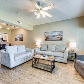 Family Friendly! Golf-Front Haven in Cherry Grove, hotel in North Myrtle Beach