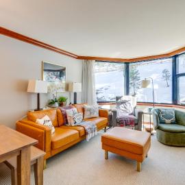 Olympic Valley Summer Stay! 2BR in Everline Resort, hotel u gradu Olimpik Vali