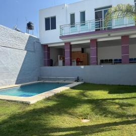 20 minutes from Chapala, Pool &Grill, hotelli kohteessa Buenavista