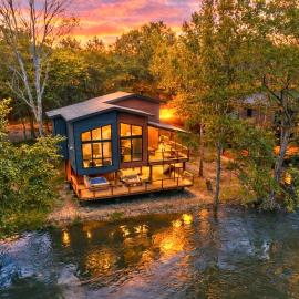 Viesnīca Serenity Shores Modern Cabin on a River Broken Bow pilsētā Brokenbo