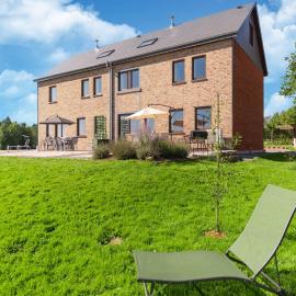 Roomy Getaway near Spa F1, hotel in Stavelot
